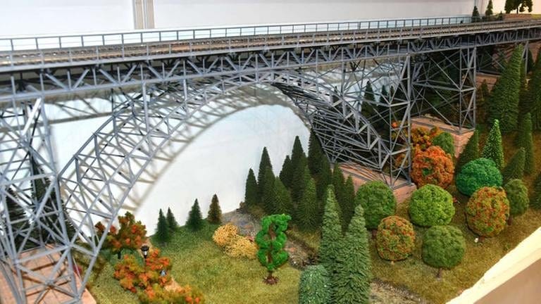 Ein Klassiker der Modellbahngestaltung ist die Brücke.