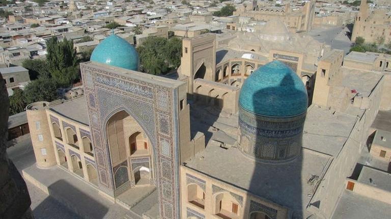 Die Altstadt von Buchara mit ihren Moscheen und Medresen, damaligen Koran- und Hochschulen.