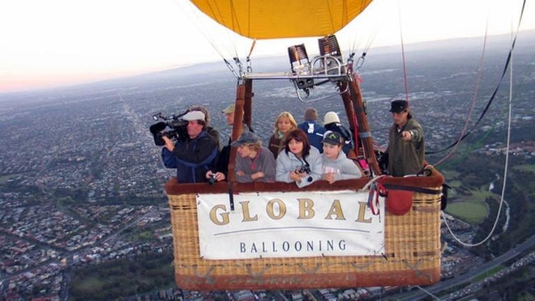 Bei Sonnenaufgang in den Himmel zu steigen, hat hier eine lange Tradition. Schon 1858 schwebte der erste Heißluftballon über Melbourne.