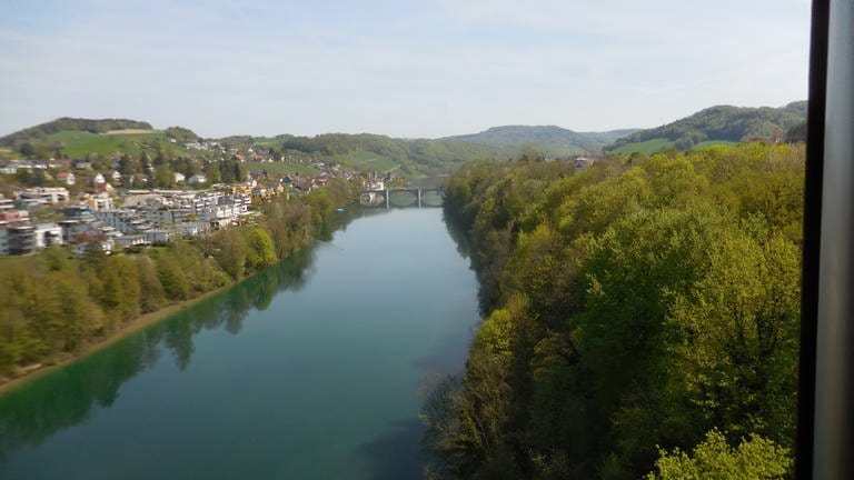 Blick von der Rheinbrücke in Eglisau