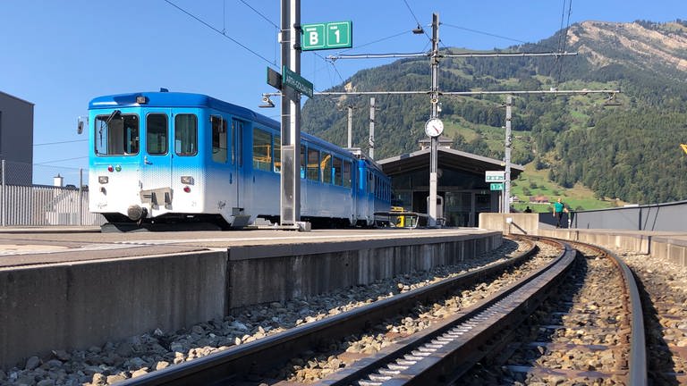 Am Bahnhof in Goldau auf der Nordseite der Rigi: Hier ist die Arth-Rigi-Bahn mit ihren traditionell blauen Fahrzeugen stationiert. 