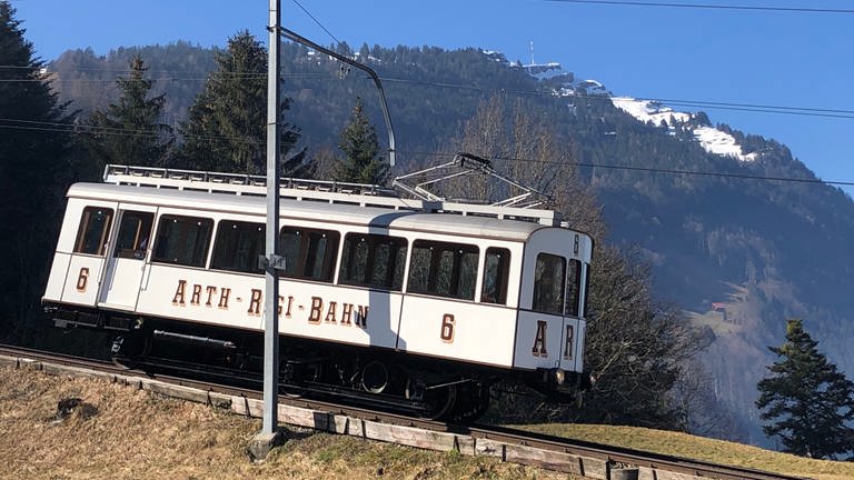 Der ganze Stolz der Art-Rigi-Bahn: Triebwagen Nr. 6 ist der älteste fahrtüchtige Zahnradbahn-Elektrotriebwagen der Welt. 
