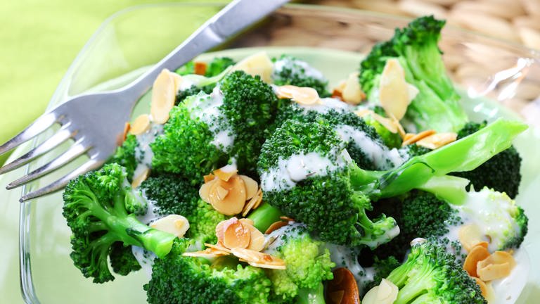 Brokkoli-Salat mit Mandelblättchen