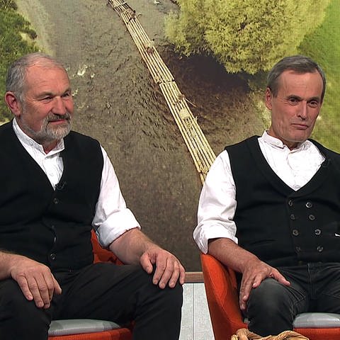 Thomas Kipp und Hartmut Brückner sind Schiltacher Flößer. Sie sitzen bei einem Interview im Landesschau-Studio
