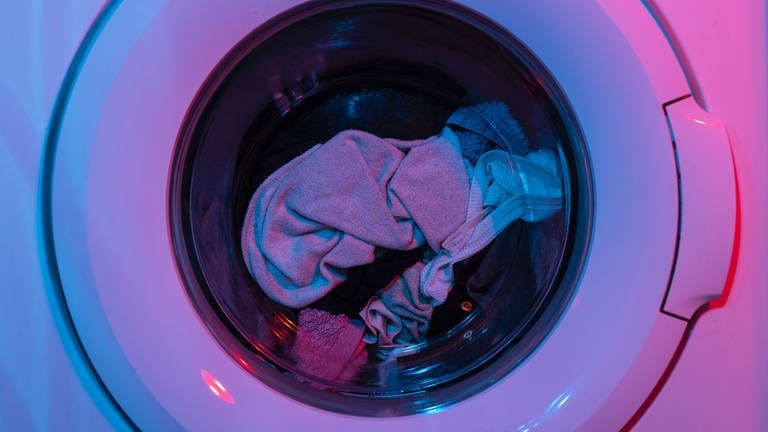 Naufnahme einer laufenden Waschmaschine.